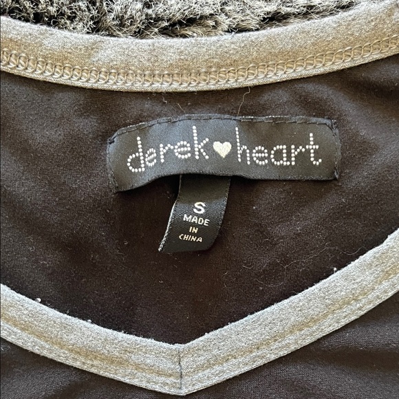Derek Heart Black and White Long Sleeve Tee - Picture 3 of 4